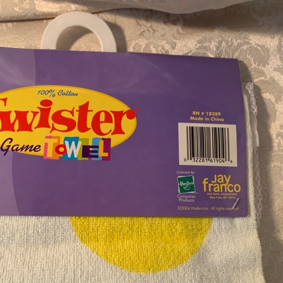 NWT 2004 Hasbro TWISTER GAME BEACH TOWEL - Unused - in original packaging - Picture 7 of 8